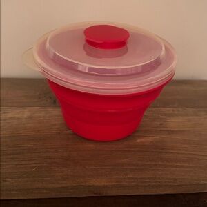 Collapsible Red Silicone Microwave Popcorn Bowl with Lid